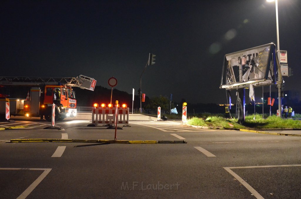 VU LKW umgestuerzt Feldkassel Industriestr Robert Boschstr P073.JPG